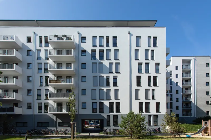 Wohn(t)raum in begehrter Lage: 2-Zimmer Wohnung mit Einbauküche — photo 1